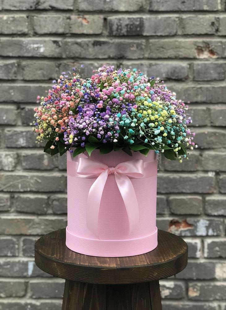 Цветочная композиция из Гипсофила и Розы в шляпной коробке в Рождествено