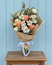 Букет цветов из:  Альстромерии, Лизиантусы, Розы и Хризантемы в Рождествено