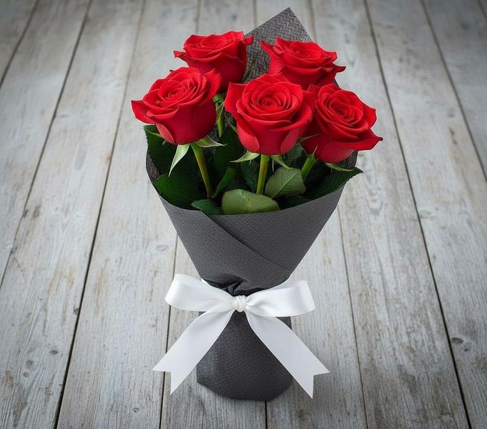Букет 5 Красных роз Эдлесс Лав в Рождествено