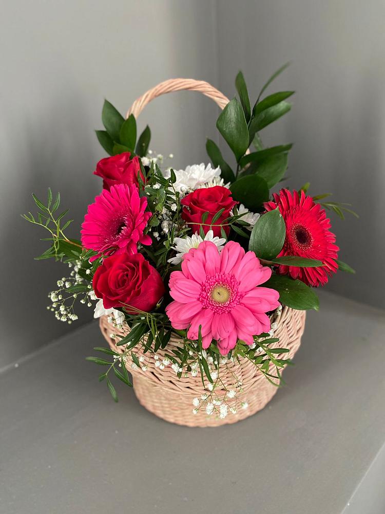 Цветочная композиция из Розы, Хризантемы и Герберы в корзине в Рождествено